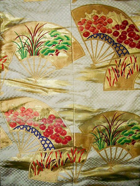 Photo6: F1202E Used Japanese Kimono  Light Beige UCHIKAKE Wedding by Silk. Folding fan  (Grade A) (6)