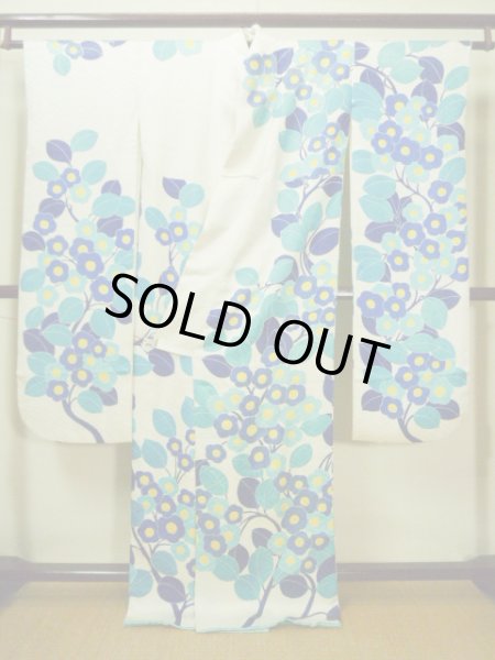 Photo4: F1216G Used Japanese Kimono  Shiny Off White FURISODE long-sleeved by Silk. Flower  (Grade A) (4)