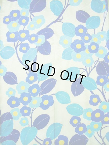 Photo9: F1216G Used Japanese Kimono  Shiny Off White FURISODE long-sleeved by Silk. Flower  (Grade A) (9)