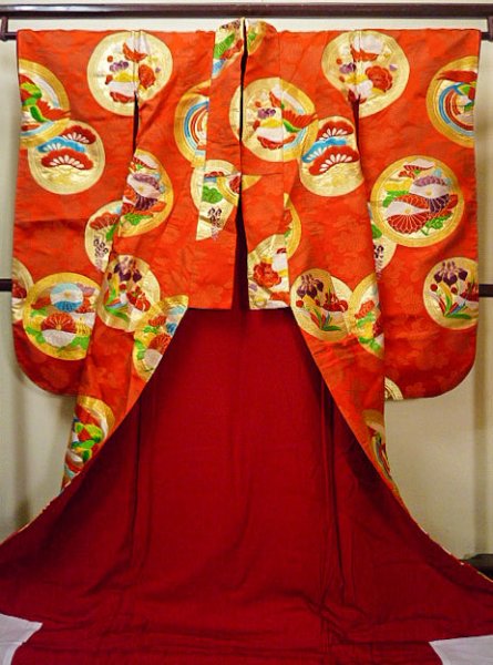 Photo4: G0826E Used Japanese Kimono  Dark Vermilion UCHIKAKE Wedding by Silk. Circle, Bottom is partely covered,  (Grade B) (4)