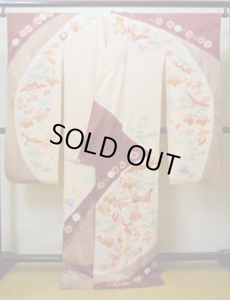 Photo3: I0207H Used Japanese Kimono  Pale Pink FURISODE long-sleeved / Silk. Treasures  (Grade A) (3)