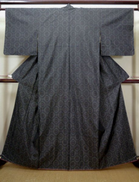 Photo1: I0713F Used Japanese Kimono  Smoky Black OSHIMA TSUMUGI pongee / Silk. Geometrical pattern, YOKOSO, Tailor SEIBU (Grade B) (1)
