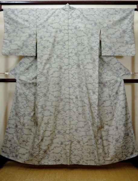 Photo1: I0713Q Used Japanese Kimono  Light Gray OSHIMA TSUMUGI pongee / Silk. Abstract pattern, TOKIEMON (Grade B) (1)