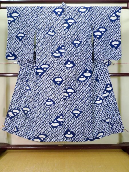 Photo1: J0710M Used Japanese   Indigo Blue YUKATA summer / Cotton. Folding fan, Arimatsu Shibori (Grade B) (1)