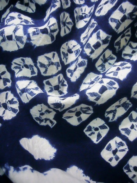 Photo10: J0710M Used Japanese   Indigo Blue YUKATA summer / Cotton. Folding fan, Arimatsu Shibori (Grade B) (10)