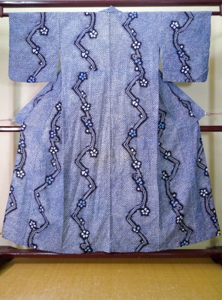 Photo1: J0710S Used Japanese   Indigo Blue YUKATA summer / Cotton. Flower, Arimatsu Shibori (Grade C) (1)