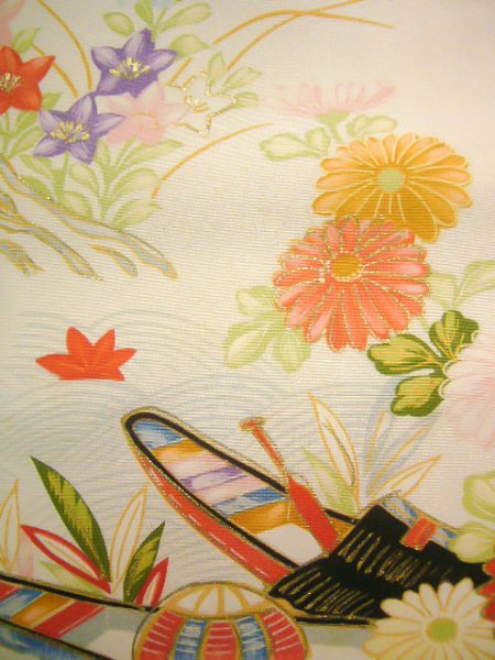 Photo9: J0715S Used Japanese Light  Off White FURISODE long-sleeved / Silk. Flower  (Grade B) (9)