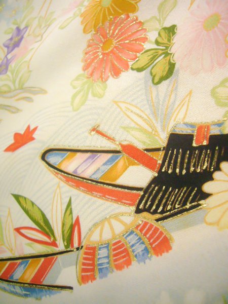 Photo12: J0715S Used Japanese Light  Off White FURISODE long-sleeved / Silk. Flower  (Grade B) (12)