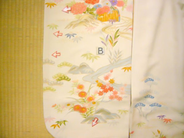 Photo18: J0715S Used Japanese Light  Off White FURISODE long-sleeved / Silk. Flower  (Grade B) (18)