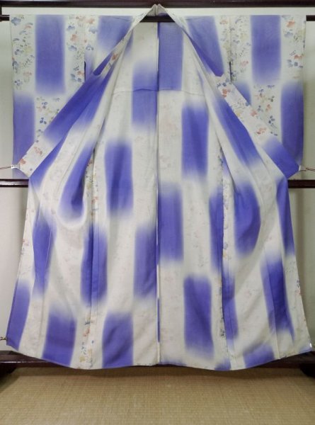 Photo2: J0715Z Used Japanese Pale  Cream KOMON dyed / Silk. Flower, Hand drawn (Grade D) (2)