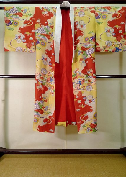 Photo1: J1111R Used Japanese Deep  Vermilion Kids / Silk. Peony, mallet, cup, rabbitear iris pattern  (Grade B) (1)