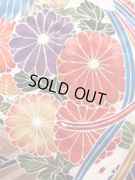 Photo11: J1223P Used Japanese   White FURISODE long-sleeved / Silk. Chrysanthemum, narcissus pattern  (Grade B) (11)