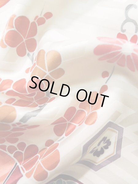 Photo16: J1223P Used Japanese   White FURISODE long-sleeved / Silk. Chrysanthemum, narcissus pattern  (Grade B) (16)