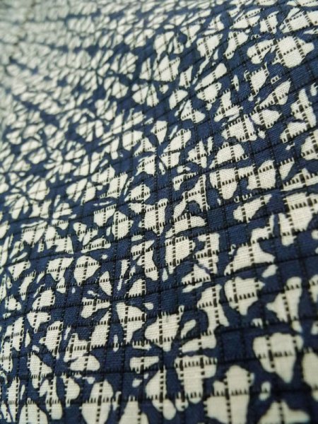 Photo8: K0414T Used Japanese   Indigo Blue YUKATA summer(made in Japan) / Cotton. Abstract pattern made in 1960-1970  (Grade B) (8)