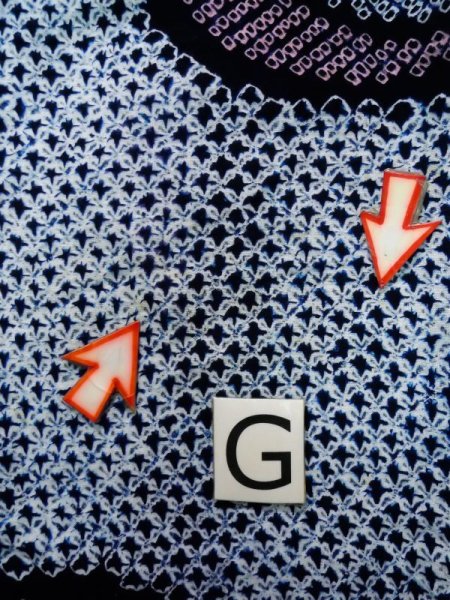 Photo22: K0526A Used Japanese Heather  Indigo Blue YUKATA summer(made in Japan) / Cotton. Abstract pattern Arimatsu-Shibori, made in 1980-1990  (Grade C) (22)