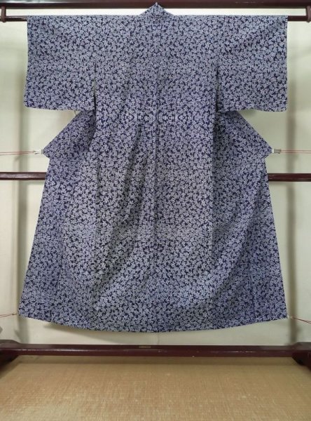 Photo1: K0526Q Used Japanese   Indigo Blue YUKATA summer(made in Japan) / Cotton. Flower, made in 1970-1980  (Grade B) (1)