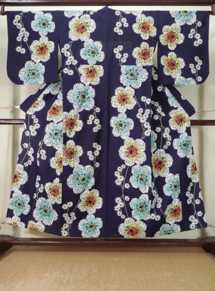 Photo1: K0526U Used Japanese   Indigo Blue Pour Dyed Yukata / Cotton. Flower, made in 1970-1980  (Grade B) (1)