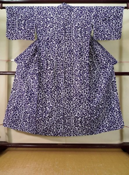 Photo1: K0527A Used Japanese   Indigo Blue YUKATA summer(made in Japan) / Cotton. Flower, made in 1970-1980  (Grade C) (1)