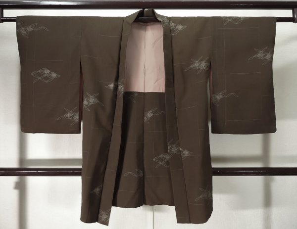 Photo1: K0708B Used Japanese   Brown HAORI short jacket / Silk. Flower,   (Grade D) (1)