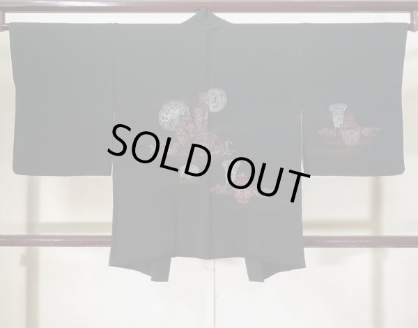 Photo2: K0714A Used Japanese   Black HAORI short jacket / Silk. Chinese flower, pottery pattern  (Grade B) (2)