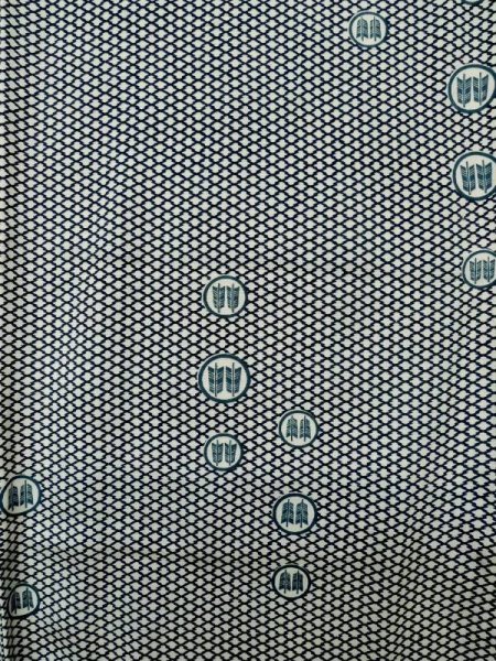 Photo4: K0818R Used Japanese   Blue KOMON dyed / Silk. Pine bark lozenges "Yabane in the circle" family crest as pattern  (Grade B) (4)