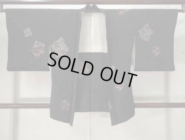 Photo1: K1008J Used Japanese   Black HAORI short jacket / Silk. Arabesque vine,   (Grade B) (1)
