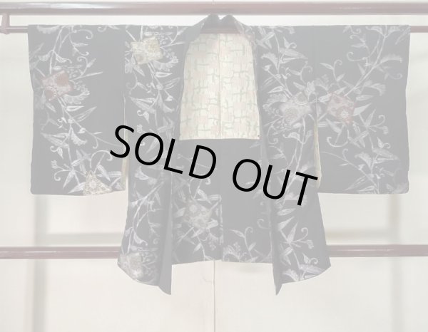 Photo1: K1008U Used Japanese   Black HAORI short jacket / Silk. Flower,   (Grade B) (1)