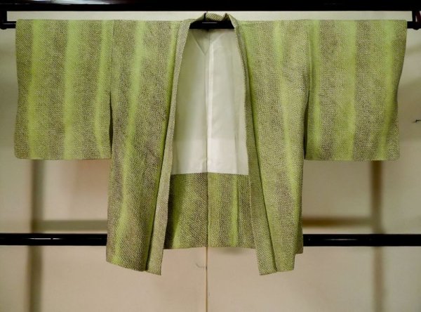 Photo1: K1020B Used Japanese   Brown HAORI short jacket / Silk. Dapple pattern,   (Grade B) (1)
