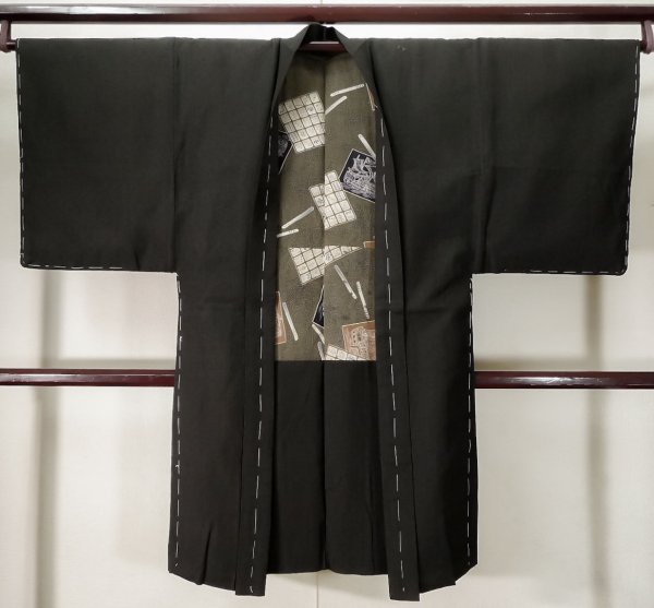 Photo1: K1104P Used Japanese Mens Dark  Brown HAORI short jacket / Silk.  Lining: rare pattern  (Grade D) (1)