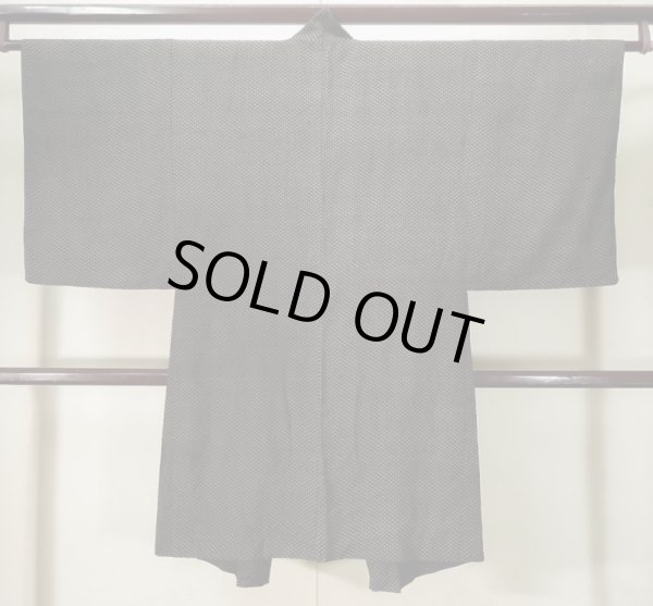 Photo2: K1104Q Used Japanese Mens Dark  Brown HAORI short jacket / Silk. Diamond-shaped flowers Rare pattern, Lining: Chinz pattern  (Grade B) (2)