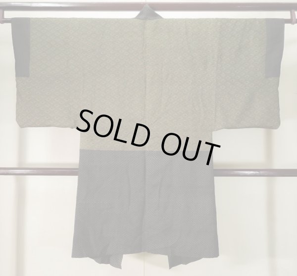 Photo3: K1104Q Used Japanese Mens Dark  Brown HAORI short jacket / Silk. Diamond-shaped flowers Rare pattern, Lining: Chinz pattern  (Grade B) (3)