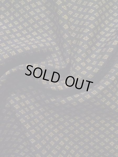 Photo16: K1104Q Used Japanese Mens Dark  Brown HAORI short jacket / Silk. Diamond-shaped flowers Rare pattern, Lining: Chinz pattern  (Grade B) (16)