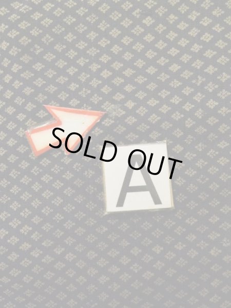 Photo18: K1104Q Used Japanese Mens Dark  Brown HAORI short jacket / Silk. Diamond-shaped flowers Rare pattern, Lining: Chinz pattern  (Grade B) (18)