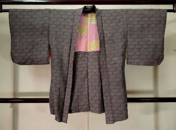 Photo1: K1209B Used Japanese womenDeep  Purple HAORI short jacket / Silk. Dapple pattern,   (Grade C) (1)