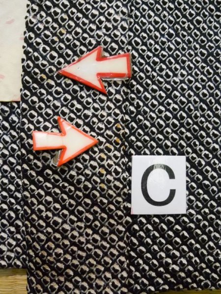 Photo16: K1209R Used Japanese womenHeather  Black HAORI short jacket / Silk. Abstract pattern   (Grade C) (16)