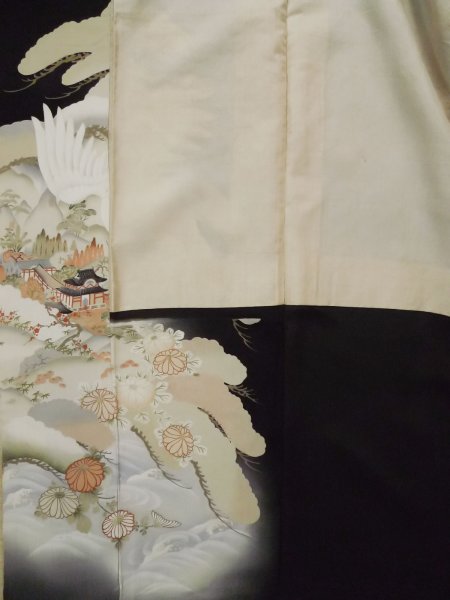 Photo16: L0204E Used Japanese women  Black TOMESODE formal / Silk. Chrysanthemum,   (Grade B) (16)