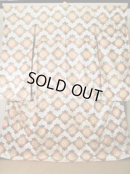 Photo2: L0204P Used Japanese womenShiny  Off White FURISODE long-sleeved / Silk. Chrysanthemum,   (Grade B) (2)