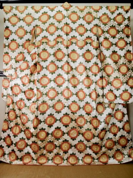 Photo2: L0204P Used Japanese womenShiny  Off White FURISODE long-sleeved / Silk. Chrysanthemum,   (Grade B) (2)