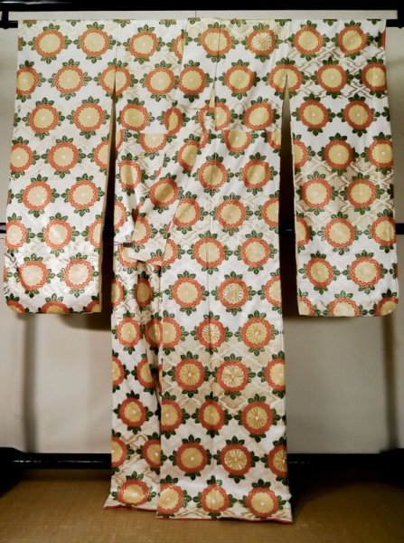 Photo3: L0204P Used Japanese womenShiny  Off White FURISODE long-sleeved / Silk. Chrysanthemum,   (Grade B) (3)