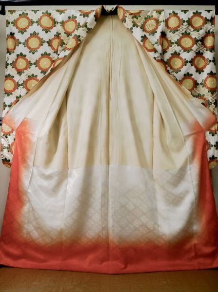 Photo4: L0204P Used Japanese womenShiny  Off White FURISODE long-sleeved / Silk. Chrysanthemum,   (Grade B) (4)