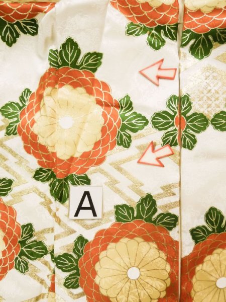 Photo17: L0204P Used Japanese womenShiny  Off White FURISODE long-sleeved / Silk. Chrysanthemum,   (Grade B) (17)
