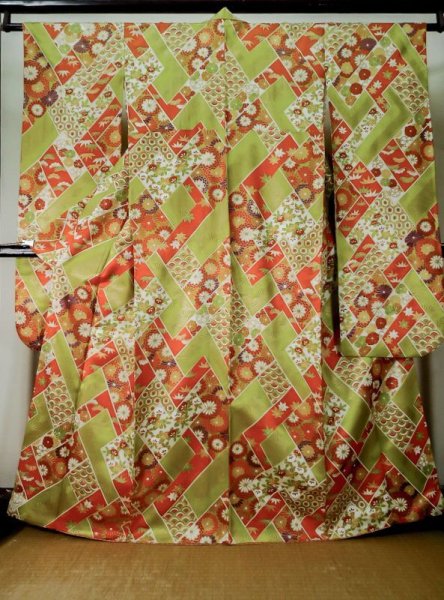 Photo2: L0204U Used Japanese womenShiny Pale Yellowish Green FURISODE long-sleeved / Silk. Chrysanthemum,   (Grade D) (2)