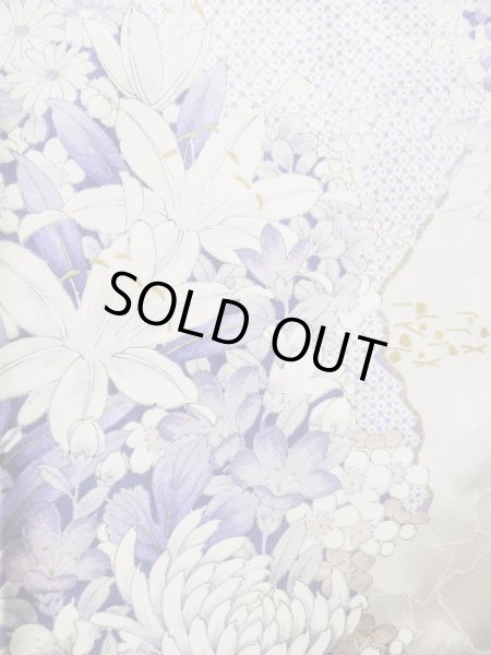 Photo8: L0205A Used Japanese womenShiny  Off White FURISODE long-sleeved / Silk. Flower,   (Grade B) (8)