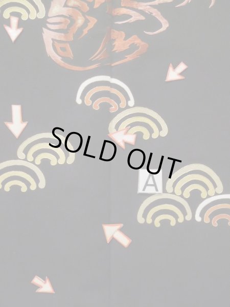 Photo17: L0316C Used Japanese women  Black TOMESODE formal / Silk.  motif: Japanese spiny lobster(rare design), Kotobuki(kanji)  (Grade B) (17)