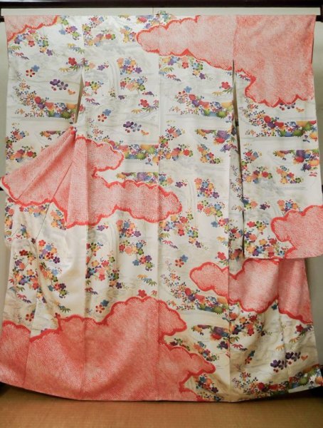 Photo2: L0316E Used Japanese womenShiny  Off White FURISODE long-sleeved / Silk. Flower,   (Grade B) (2)