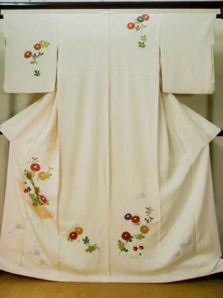 Photo1: L0316G Used Japanese women  Off White HOUMONGI formal / Silk. Chrysanthemum,   (Grade C) (1)