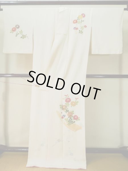 Photo2: L0316G Used Japanese women  Off White HOUMONGI formal / Silk. Chrysanthemum,   (Grade C) (2)