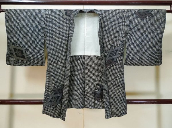 Photo1: L0318D Used Japanese women  Black HAORI short jacket / Silk. Lozenges   (Grade C) (1)