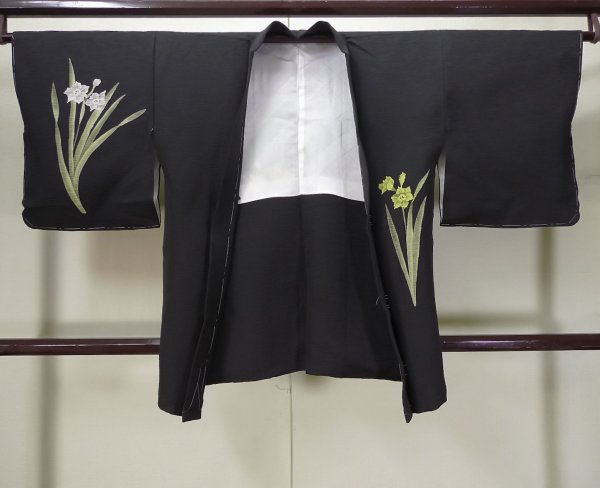 Photo1: L0318J Used Japanese women  Black HAORI short jacket / Silk. Flower,   (Grade B) (1)