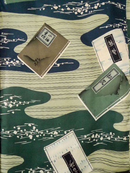 Photo11: L0318T Used Japanese menPale  Brown Men's Haori / Silk. Plaid Checks motif in lining: book  (Grade C) (11)